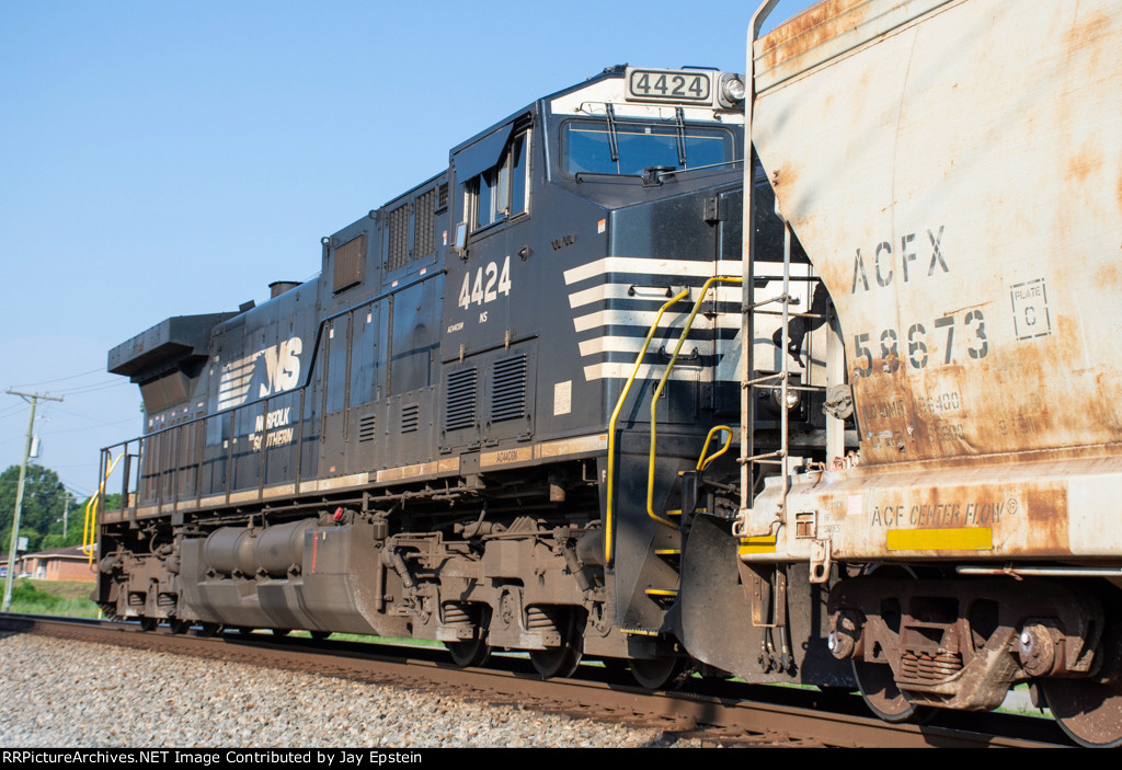 NS 4424 shoves on the rear of 172